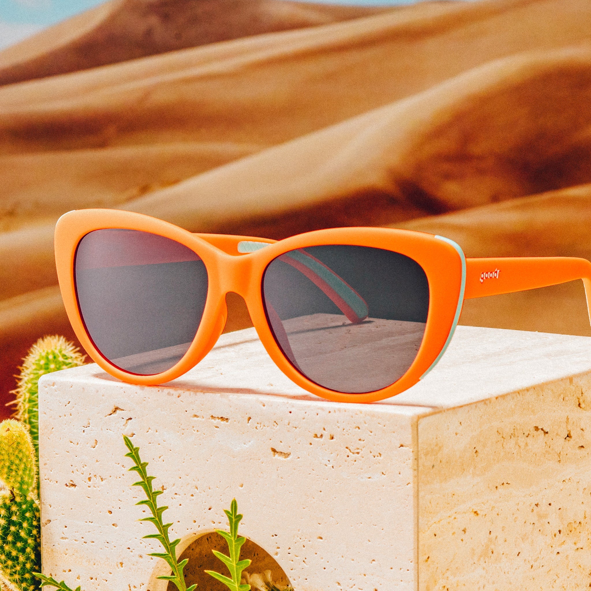 Ties Cherry Stem With Tongue - Simple Driving Sunglasses